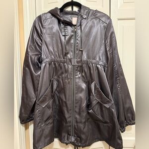 Women's Romeo and Juliet Couture high waist lightweight metallic silver jacket